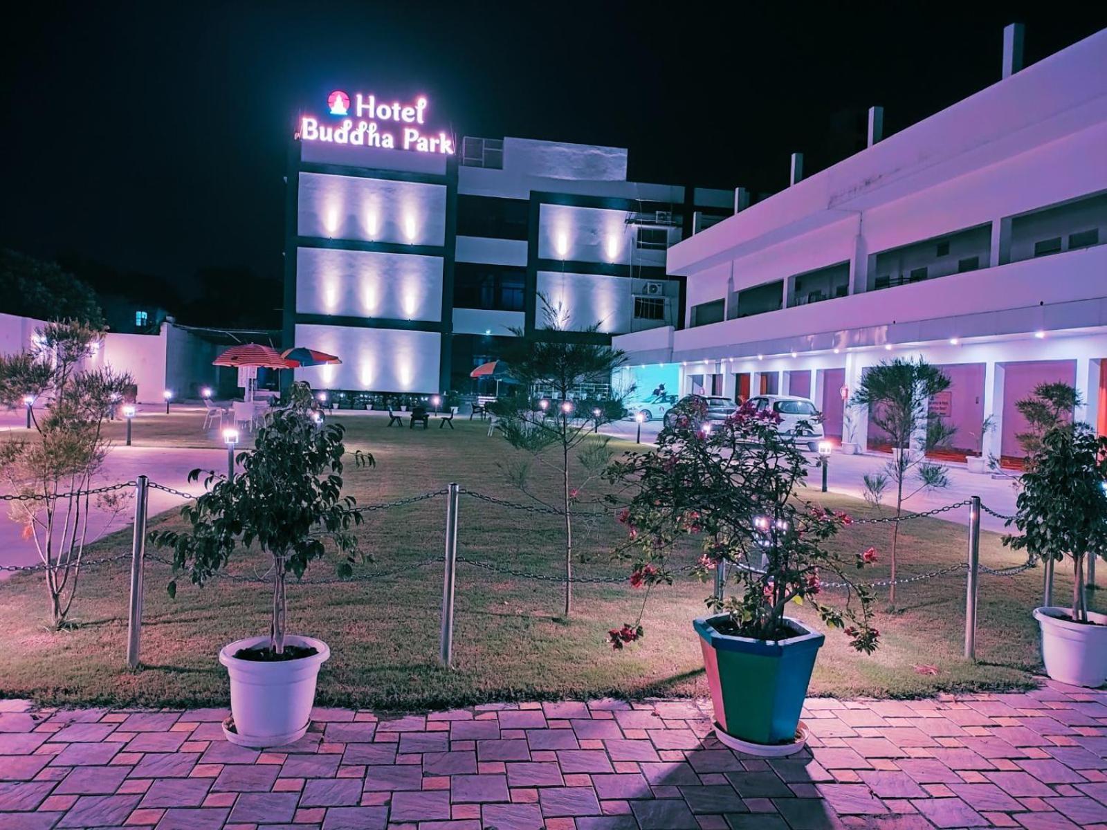 Hotel Buddha Park, Paharia, Benares Buitenkant foto